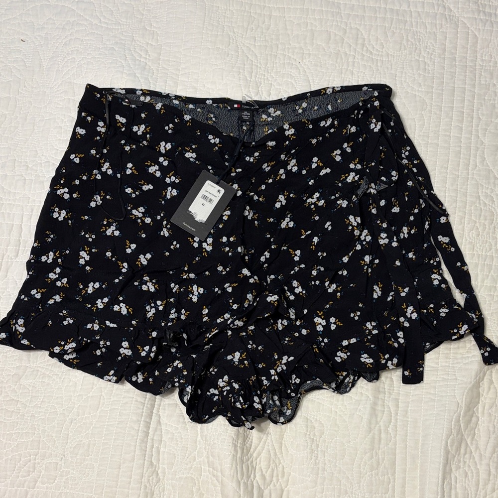 Tommy Hilfiger Black Floral Women's Shorts